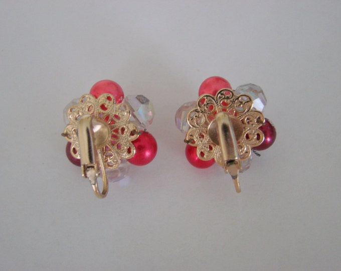 Cluster Pink Bead Earrings / Aurora Borealis Crystal / Goldtone / Clip / 50s 60s Vintage Jewelry / Jewellery