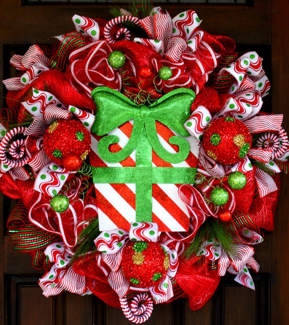Mesh Christmas Wreath with Glitter Gift and Polkadot Ornaments