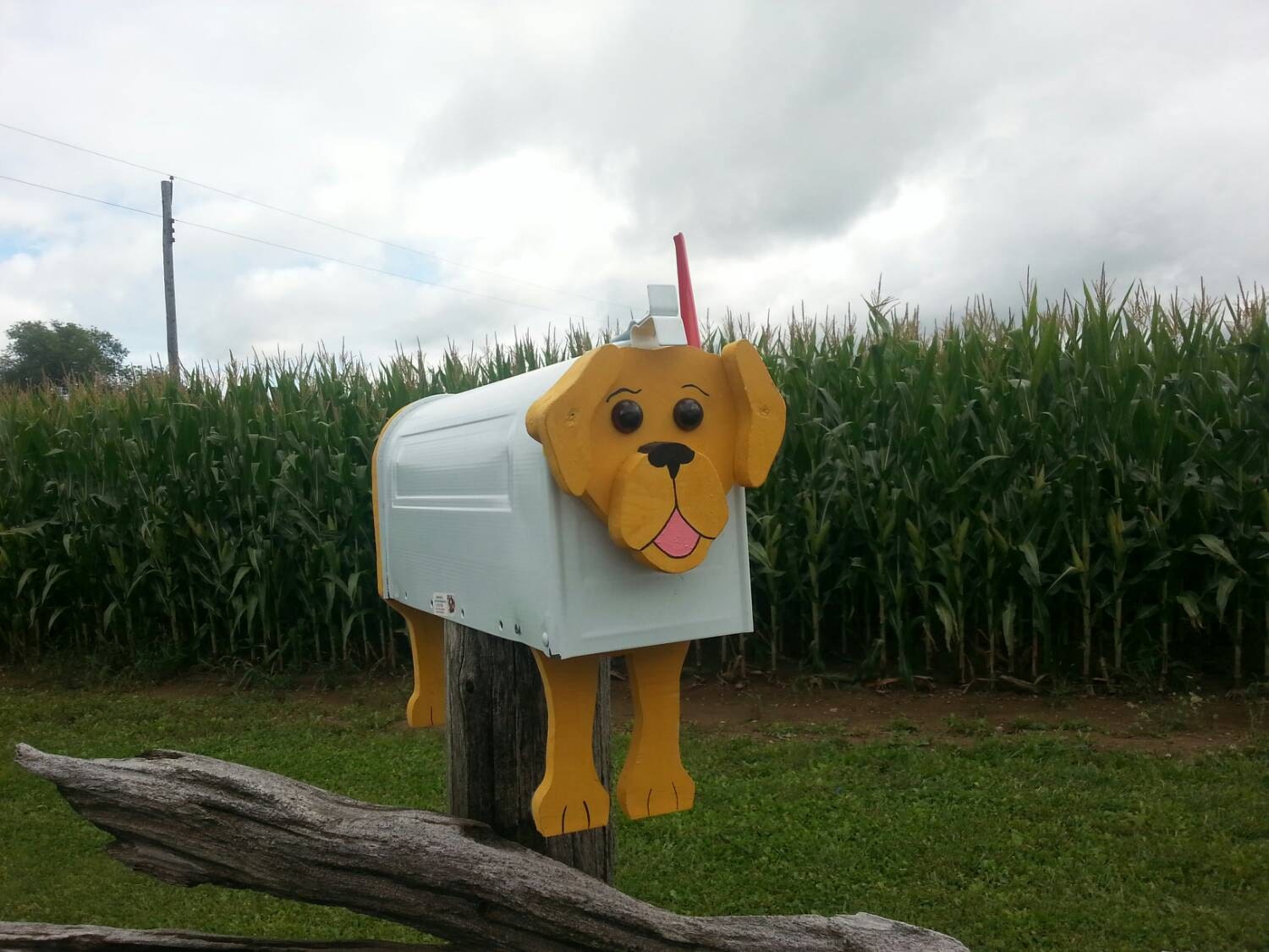 Wooden dog mailbox / dog mailbox / golden retriever mailbox