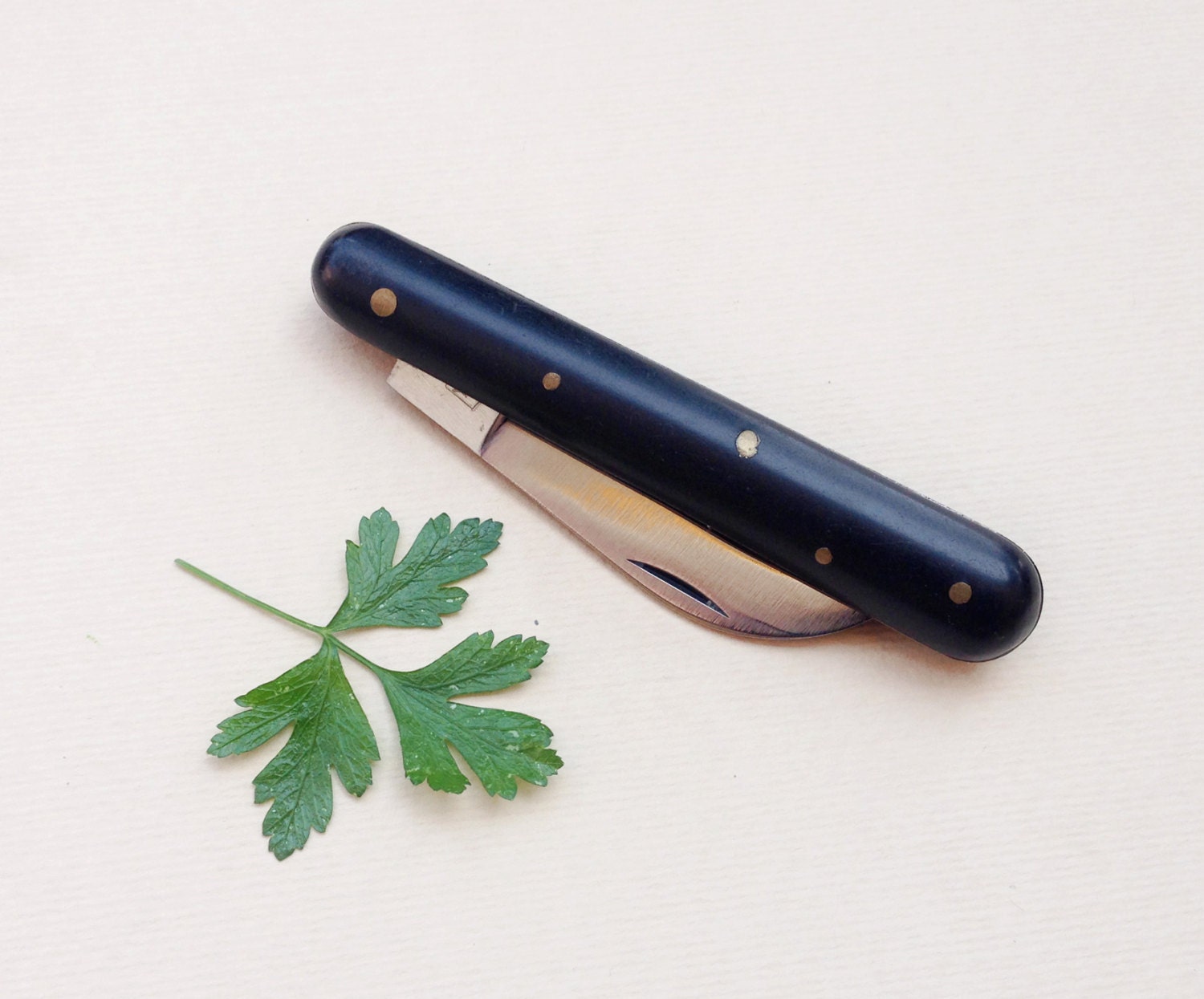 Vintage 1950s Italian Knife / black bakelite folding knife