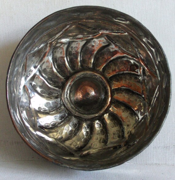 Old handmade shaving bowl vintage copper tin washed. Spiral