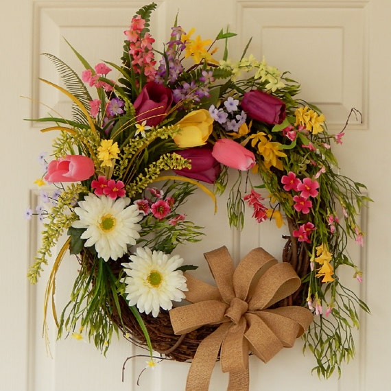 Items similar to Spring Summer Tulip Grapevine Wreath, Daisies, Yellow ...