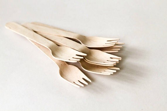 50 Wooden Disposable Forks, eco-friendly & biodegradable with free printable download. Party Utensils flatware for birthday, weddings Il_570xn