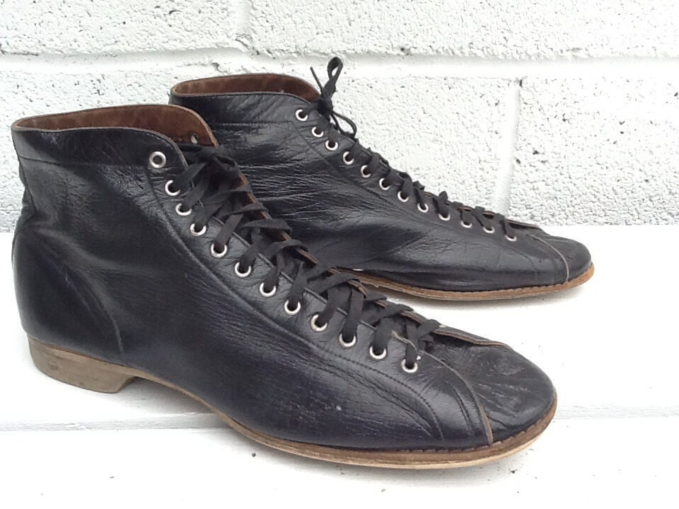 Vintage Bowling Shoes Men's High Top Size 9 by IKnowWhatImWearing