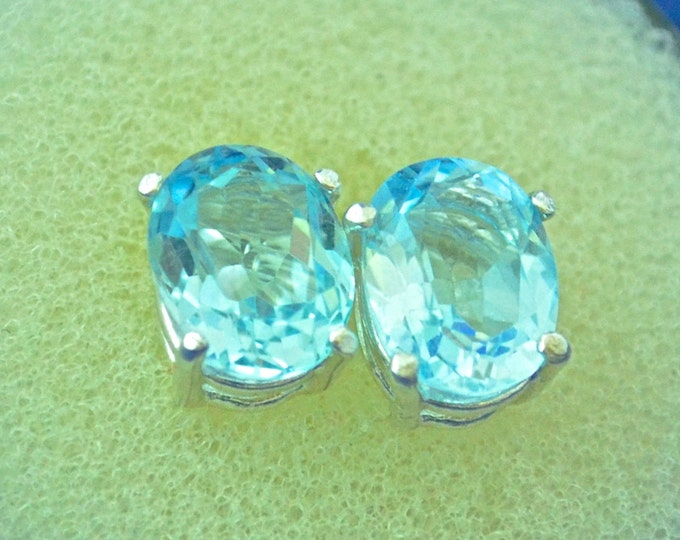 Swiss Topaz Studs, 9x7mm Oval, Natural, Set in Sterling Silver E574