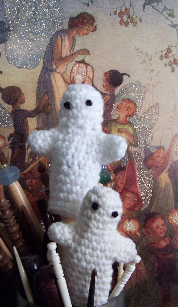 Items similar to Pattern - WWD39 - Ghost Finger Puppet on Etsy