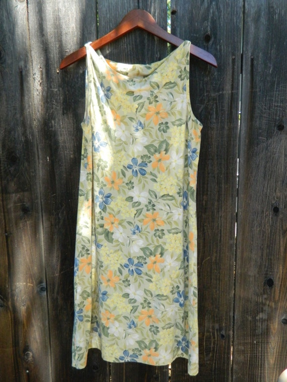 Items similar to Petite Floral Dress Size M on Etsy