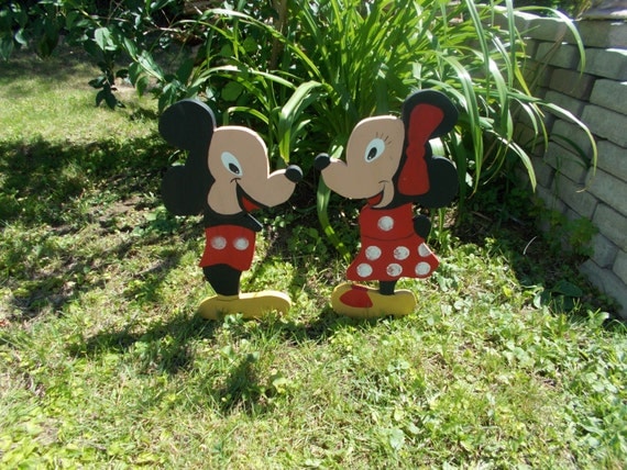 minnie mouse lawn ornament