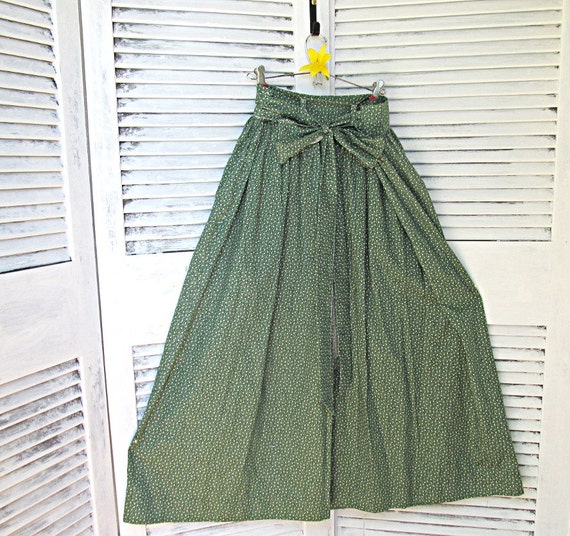 Maxi Skirt Prairie Boho Hippie Handmade Skirt Little House on the Prairie Pilgrim Costume Green and White Floral Vintage Cotton