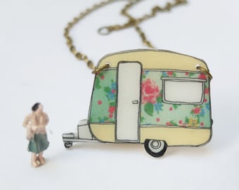 Floral vintage retro caravan necklace