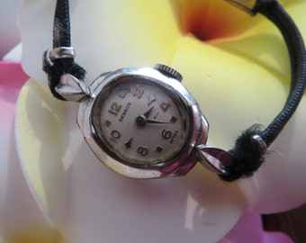 Beautiful Vintage Benrus Ladies 17 Jewel Wrist Watch that Works
