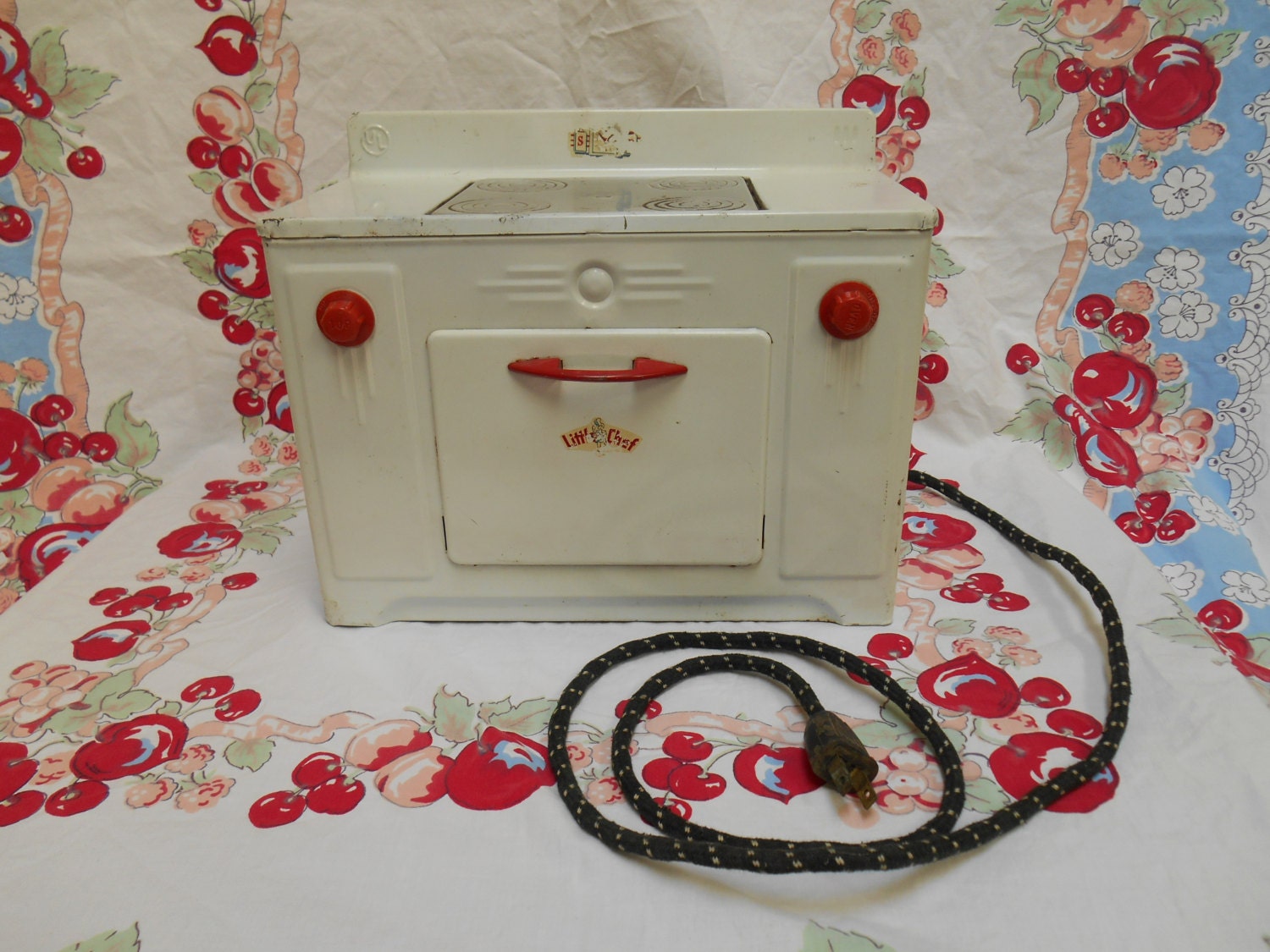 1950's electric toy stove / Little Chef toy stove