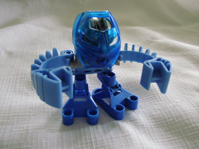 Vintage Lego Bionicle Blue Matoran Round by RennerLaDifference