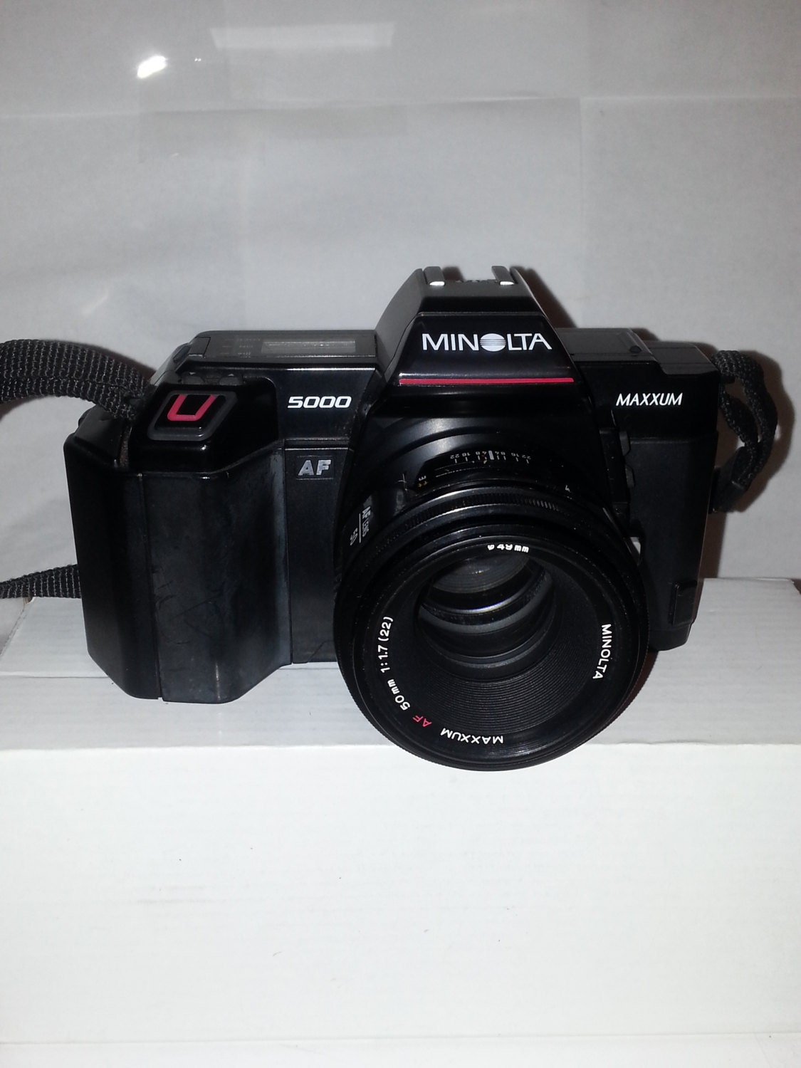 Minolta Maxxum 5000 AF Film Camera w/50mm Lens
