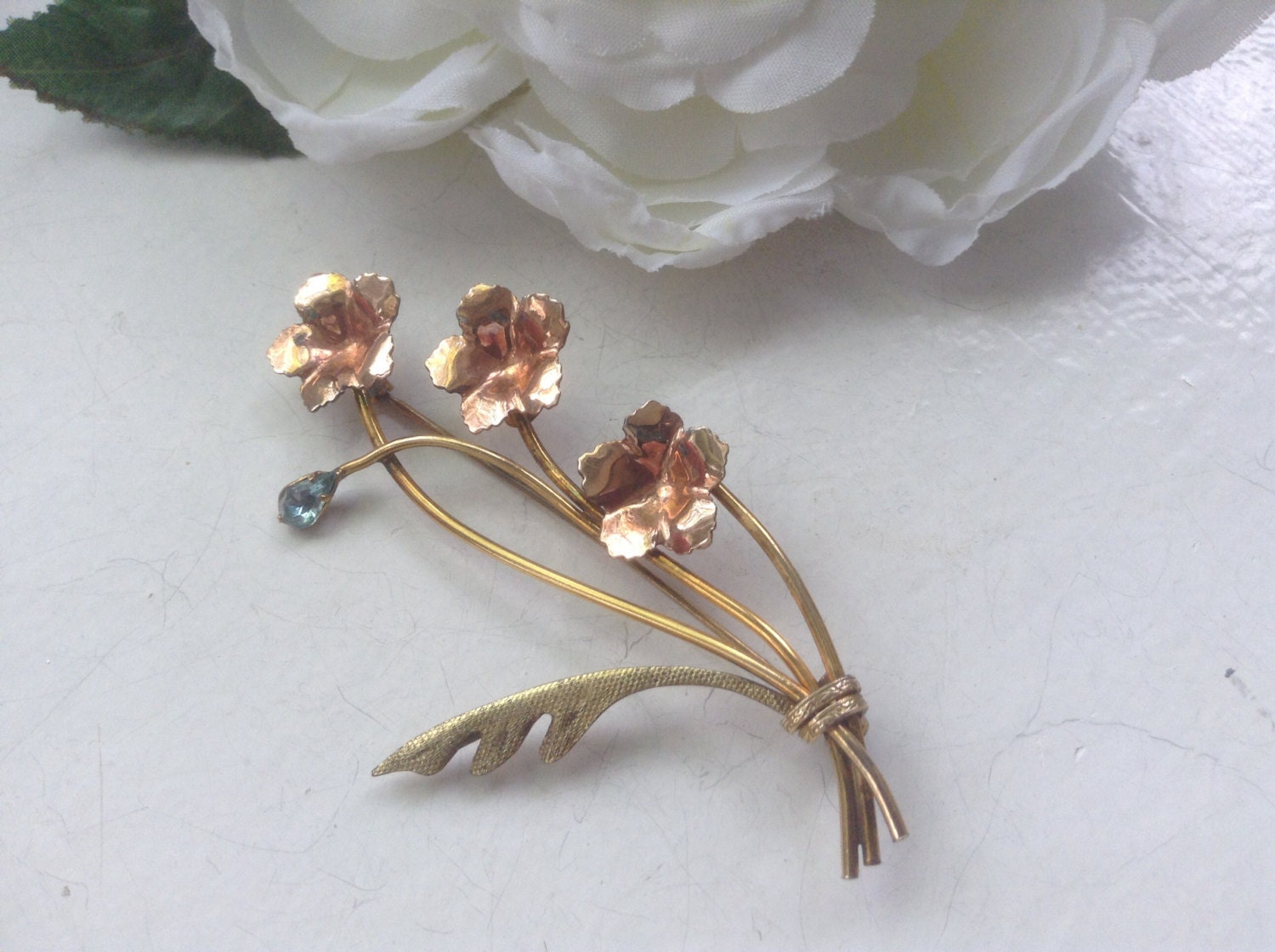 Amco Flower Brooch 1 20 10k G F Flower Brooch Blue Topaz Romantic