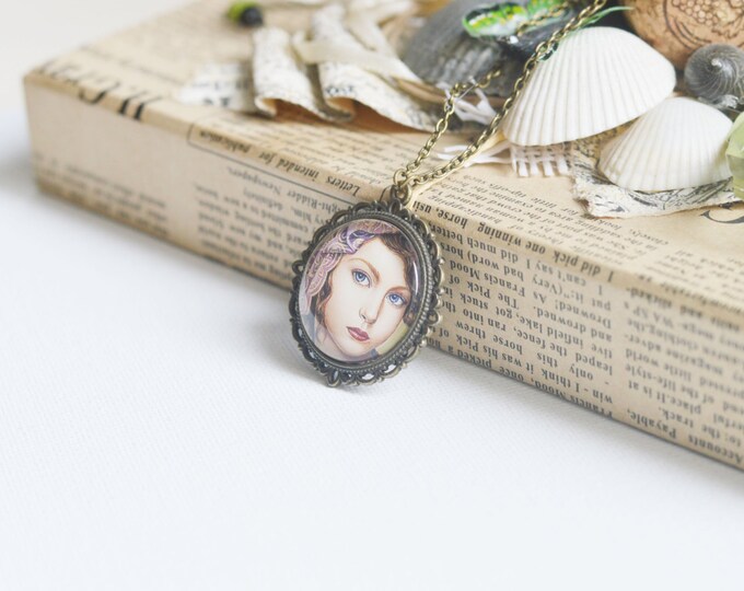 FEMALE IMAGES Round pendant metal brass with the image of girls under glass , Rustic , Vintage, Brown