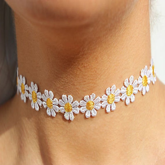 Daisy Choker . Handmade lace Flower Choker . Flower by FanBits