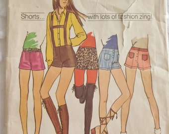 Simplicity 9597 VINTAGE 1970s Sewing Pattern, Misses Hip Hugger Short Shorts Size 12