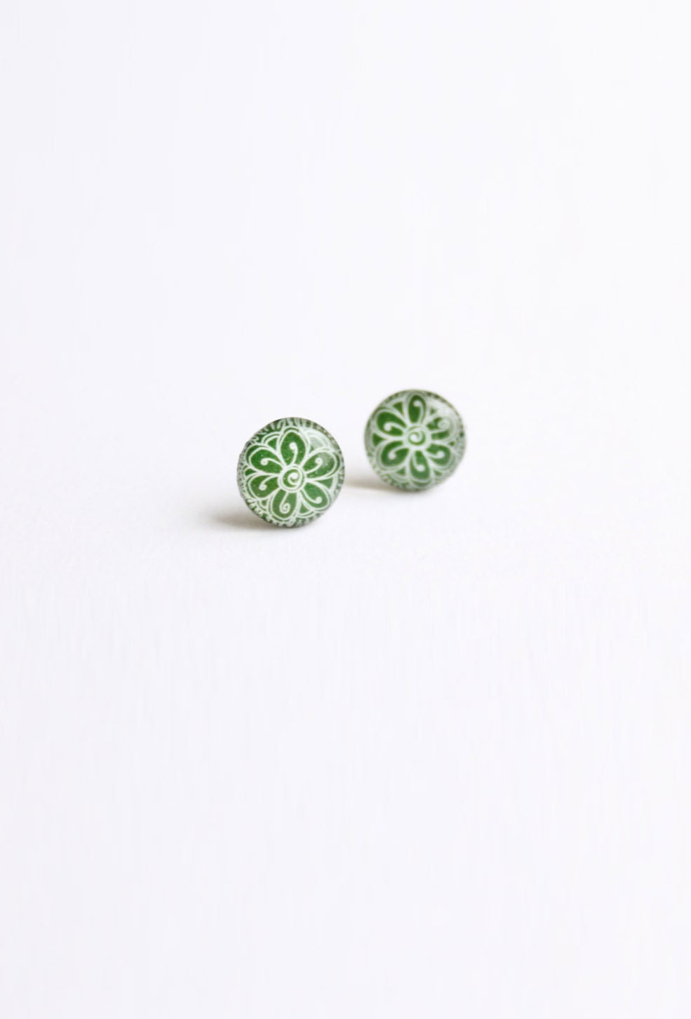 10 mm small studs green stud earrings green studs by Kadrizinha