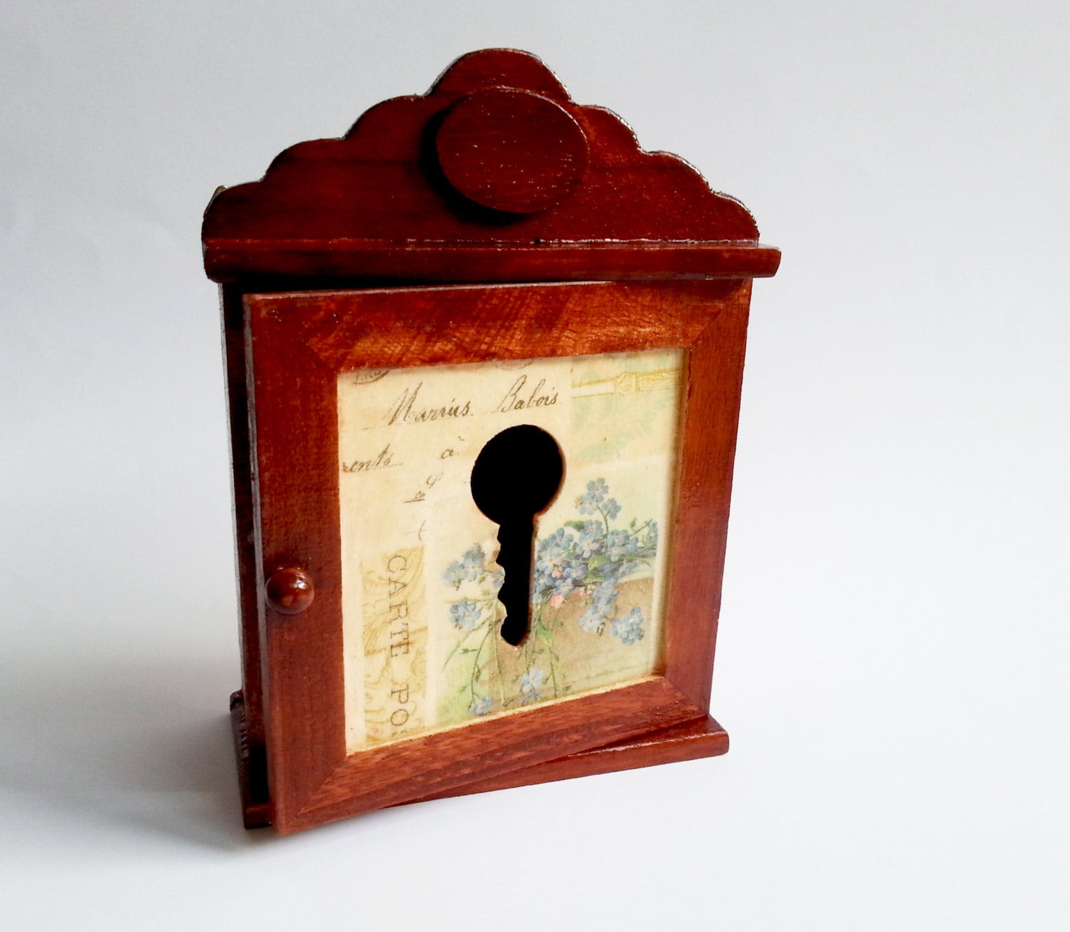 Small key box wall retro vintage style romantic