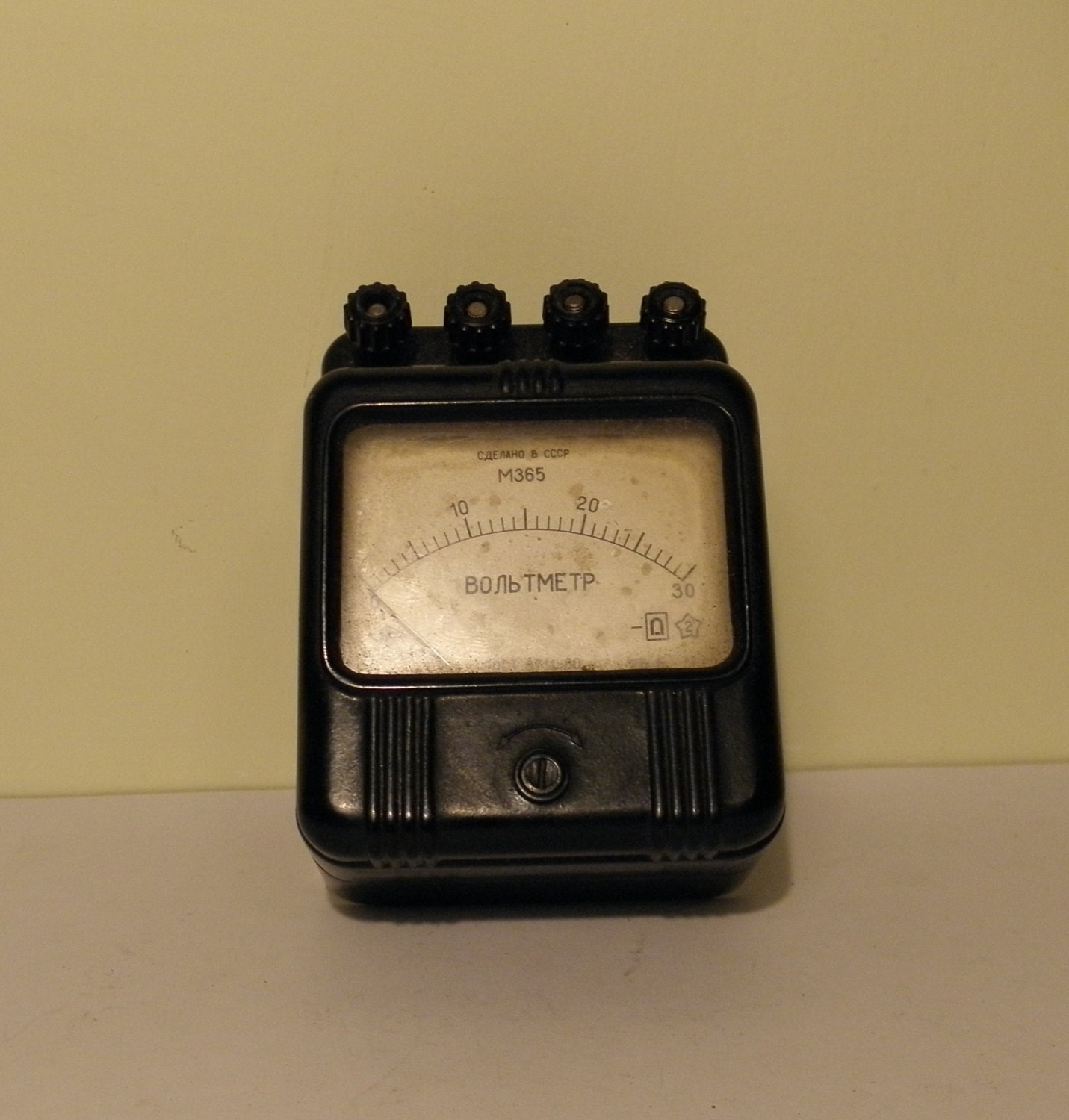 Vintage voltmeter 1960 manufacture . voltage measurement