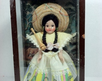 Vintage Mexican South American Doll in Glass Case Diorama..Vintage Diorama..Doll Diorama..Ethnic Doll..Girl Doll Display