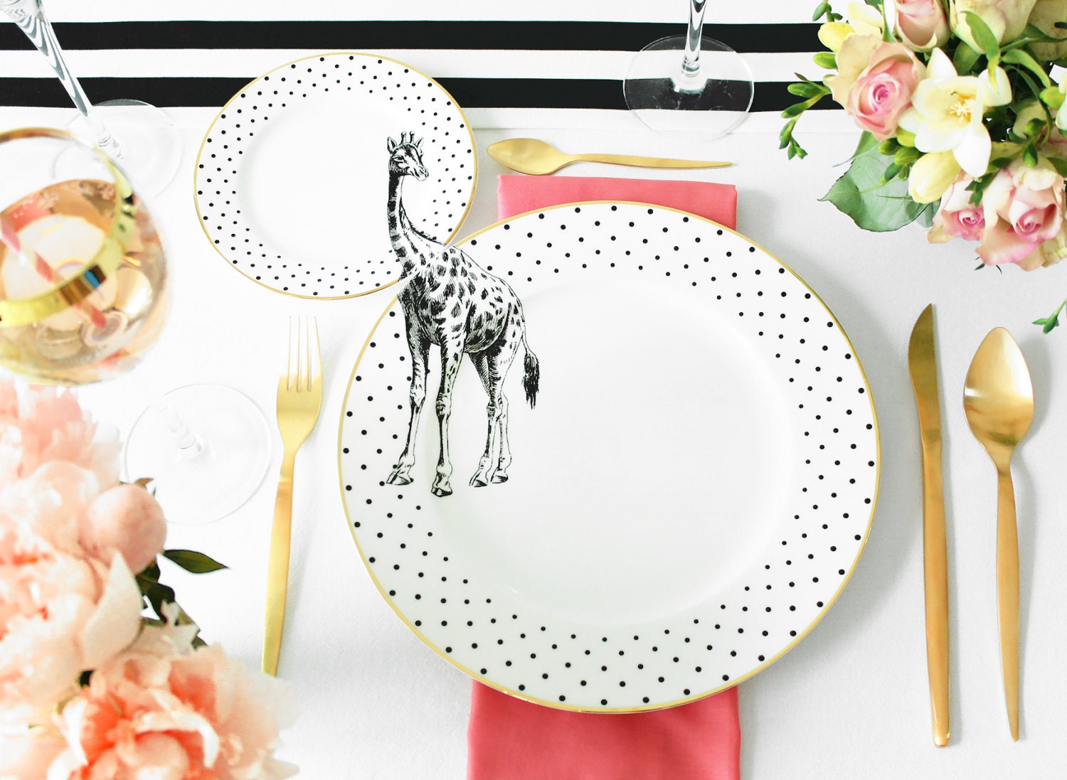 Monochrome Giraffe plate set