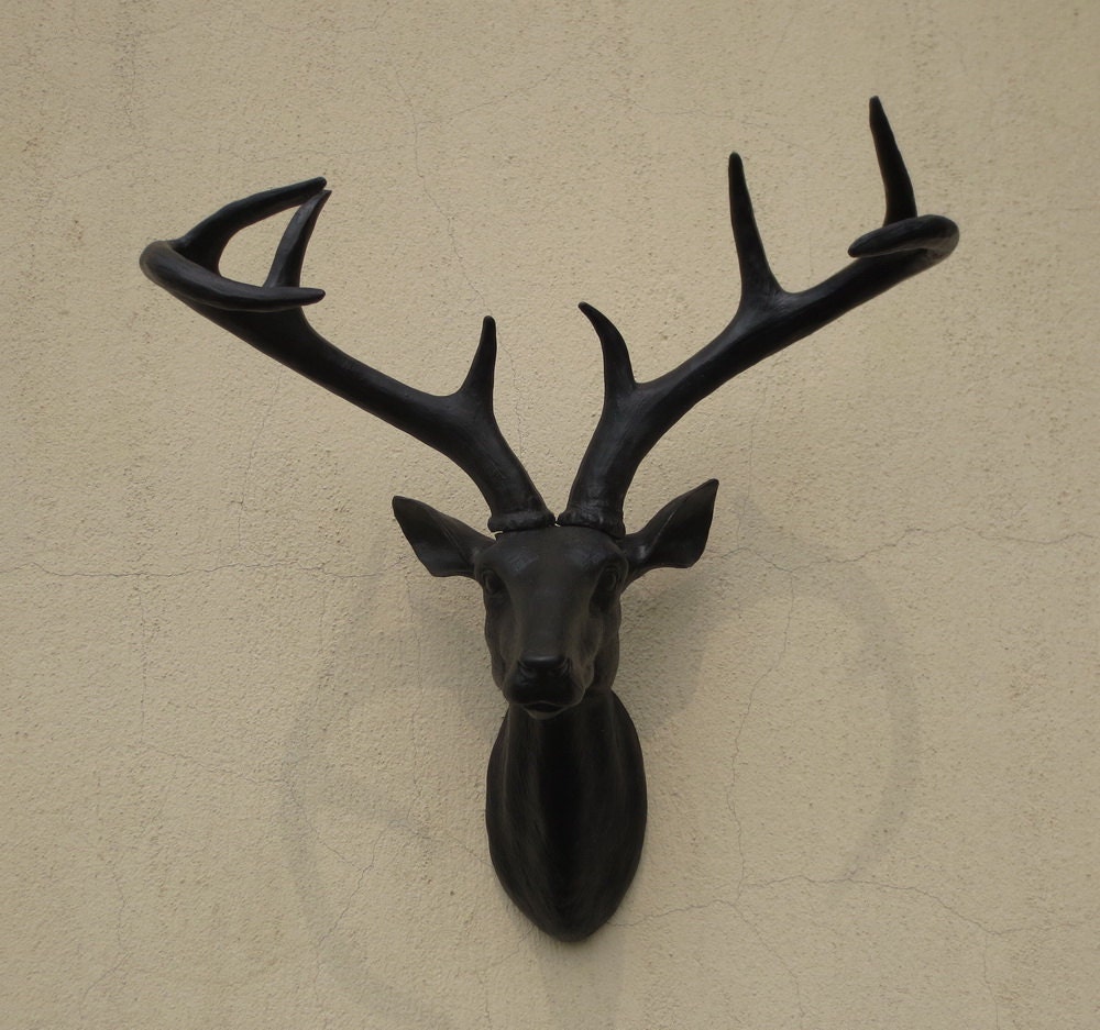 Décor de mur de tête de cerf noir tête de cerf par fauxtaxidermyart
