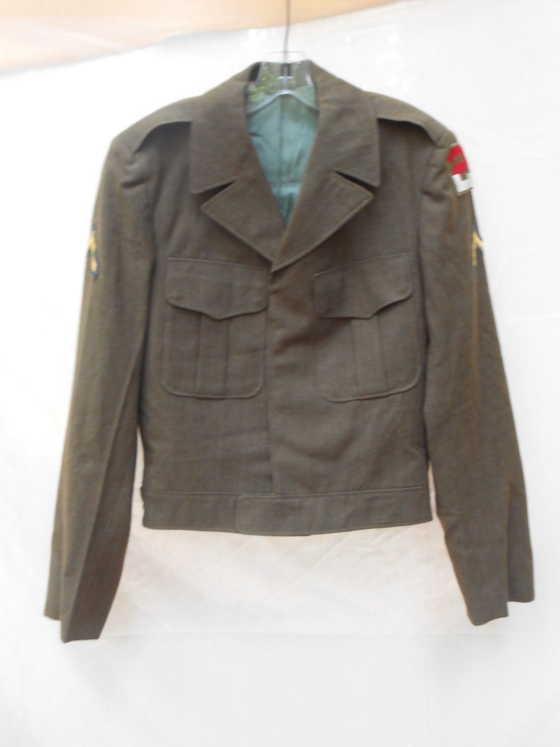 Authentic 1955 WWII Eisenhower military jacket // 36 large