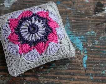 Linen pincushion - crochet motif