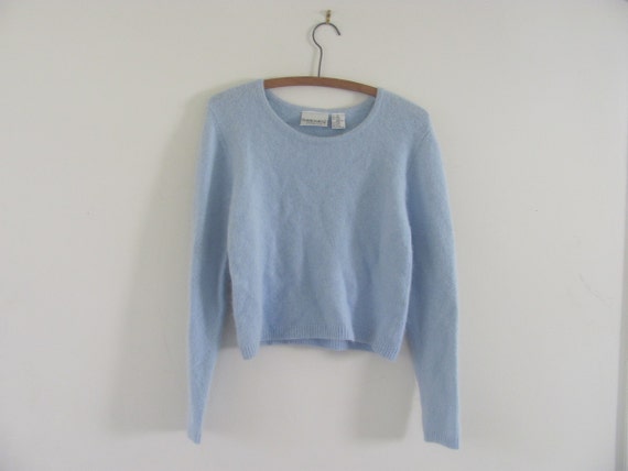 vintage light blue angora sweater. cropped sweater. size M L