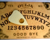 Spooky Halloween Ouija Board - 1970s Fuld Spooky Halloween Ouija Board - 1970s Fuld
