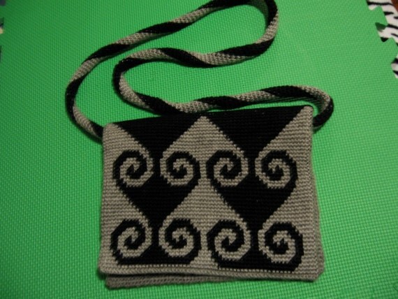 Pattern for Messenger Bag in Tapestry Crochet