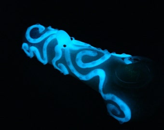 Color Changing Frit with a Glow in the Dark Octopus Glass Pipe