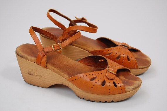 Vintage 70s SBICCA wedge sandals / Caramel leather
