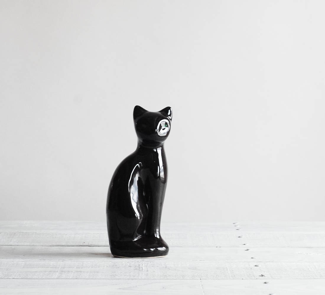 black and white ceramic cat figurine