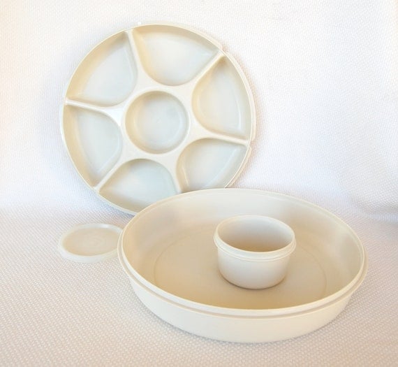 Vintage Tupperware Serving Center COMPLETE with all pieces and