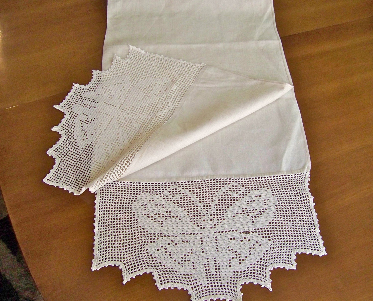 Vintage Linen Table Runner Filet Crochet by CynthiasAttic on Etsy