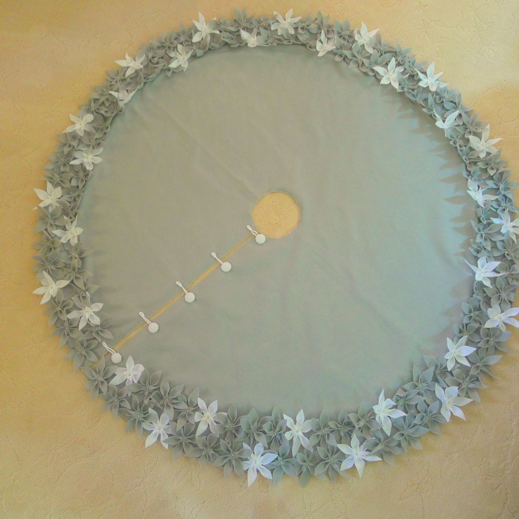 60 Christmas tree skirt in silver felt with random white