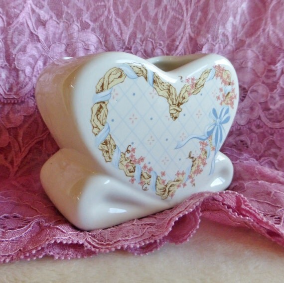 Small pottery heart shaped vintage planter from House of Lloyd