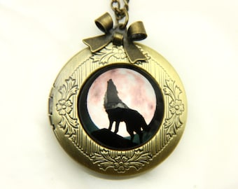 Necklace locket wolf and moon 2020m