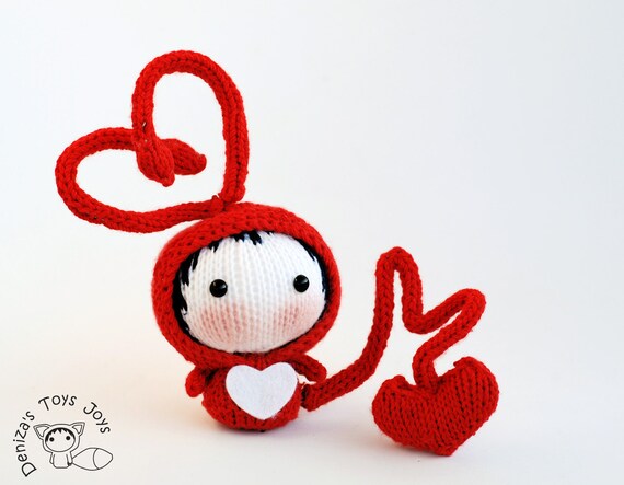 Fall in Love small Red Bug Doll. Toy from the Tanoshi series. Knitting pattern (knitted round). St. Valentine day pattern.