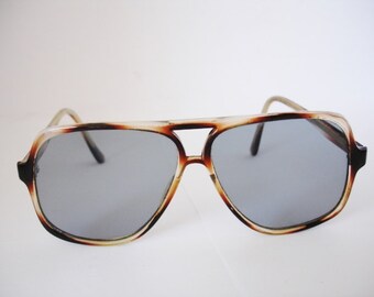 Fabulous Vintage Sunglasses - See our huge collection of vintage eyewear