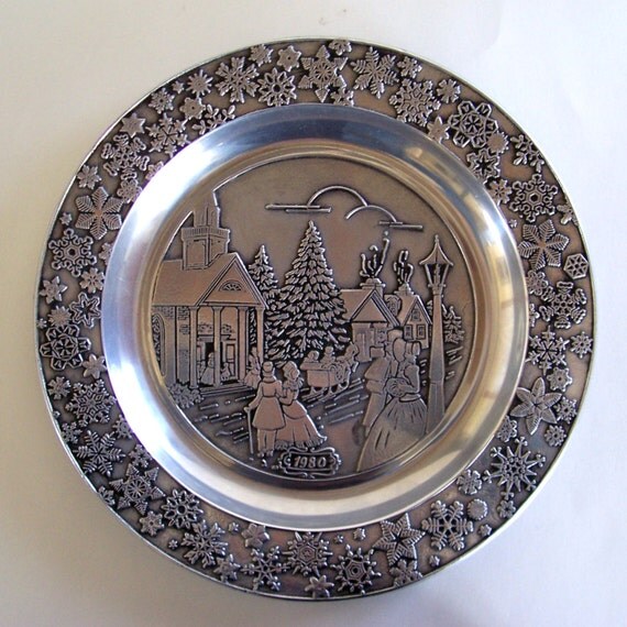 Items similar to Decorative Plate Vintage Wilton Columbia USA Holiday