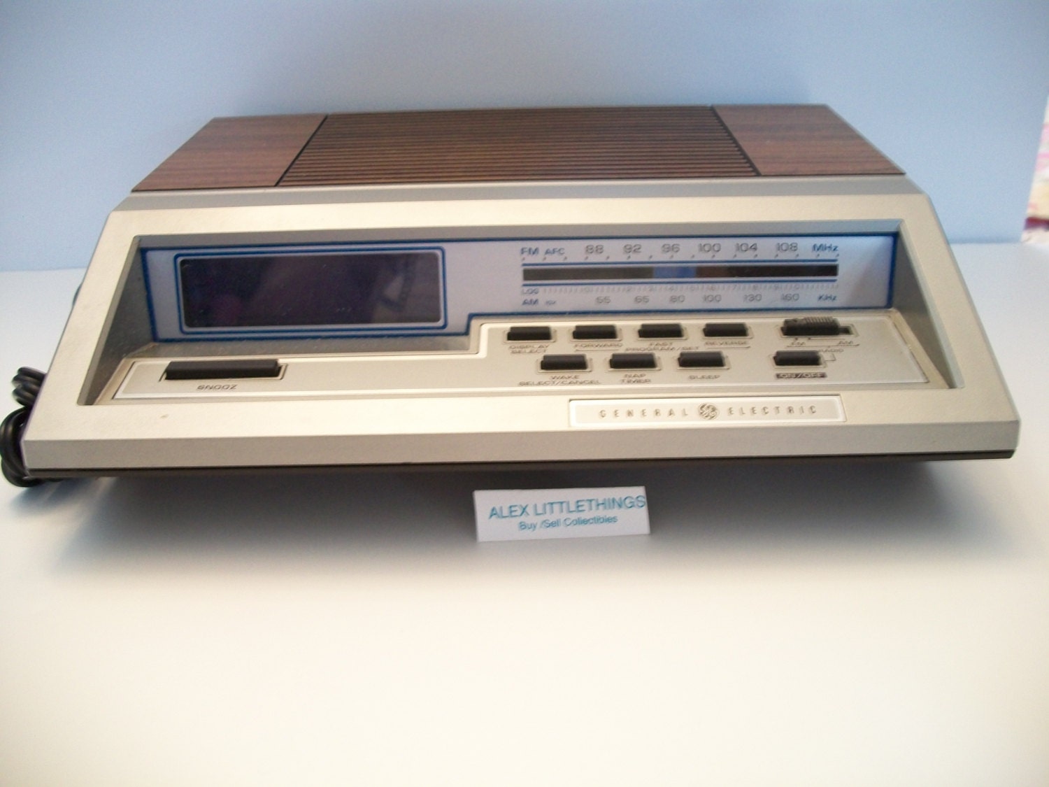 Vintage General Electric Alarm Clock Radio by ALEXLITTLETHINGS