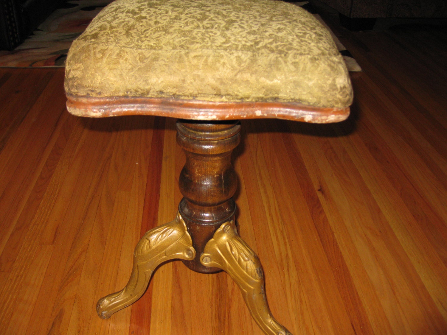SWIVEL PIANO STOOLAntique From The 1800'sCast Iron