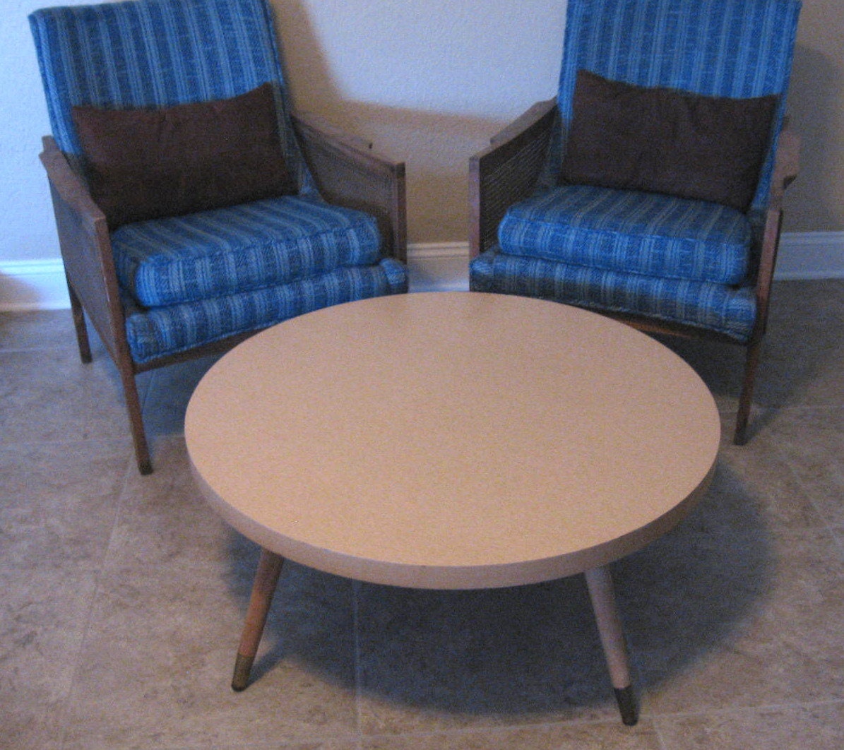 Vintage Mid Century Modern Round Coffee Table, Vintage Formica Blonde
