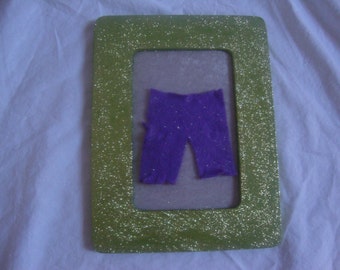 Bring a little destruction into your home with this fun handmade Hulk picture frame.