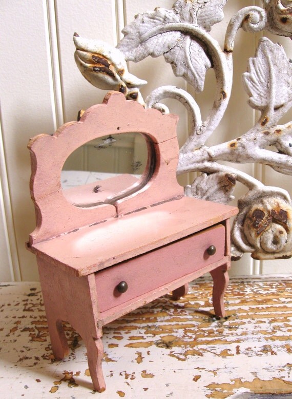 doll dresser