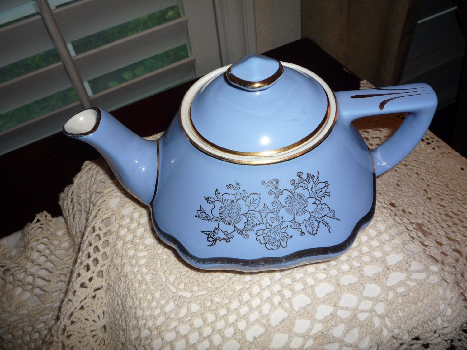 Hall’s 6 Cup Teapot Haute Juice